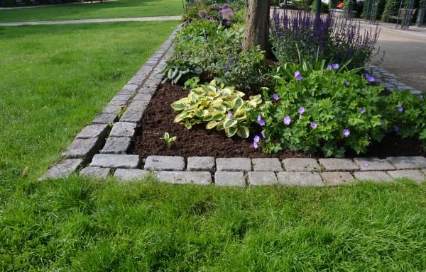 Flower Bed Mulching in Hopkins